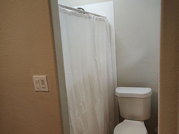 4th image of 602 S Woody Dr Unit B