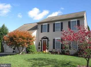 555 Apple Tree Ln, Mount Wolf, PA 17347