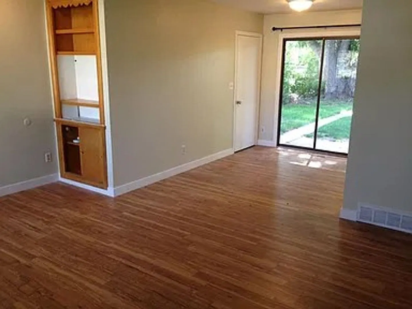 Spacious 3-Bedroom Home with Fenced Yard in Fort Collins — Photo 2