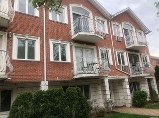 21214 42nd Ave, Flushing, NY 11361