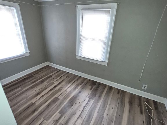 4th image of 909 N Bosart Ave