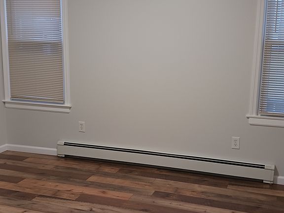 4th image of 320 Beach 88th St