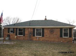 9012 Metropolitan Hts, Dubuque, IA 52003