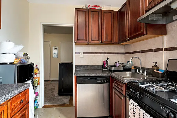 Sold by Douglas Elliman | media 14