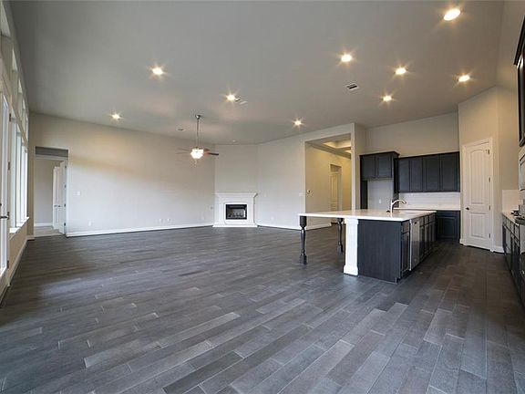 4th image of 904 Bliss Ln