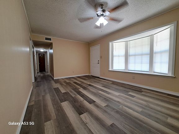4th image of 1100 Overstreet Cir