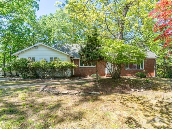 21 Hamilton Ave, Morganville, NJ 07751