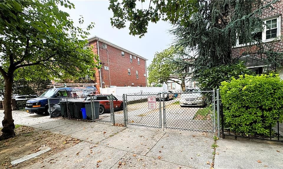 2nd image of 21-28 72nd St