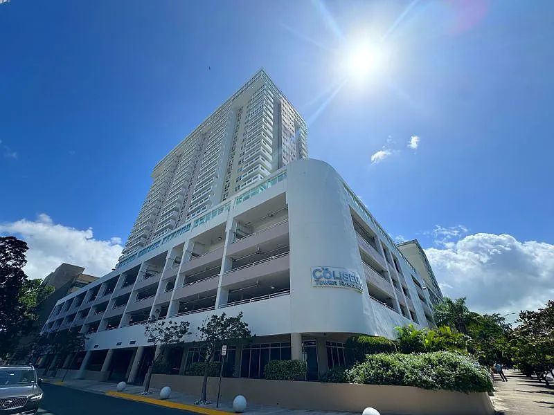Cond Coliseum Tower Apto 2201 Ave Arterial B