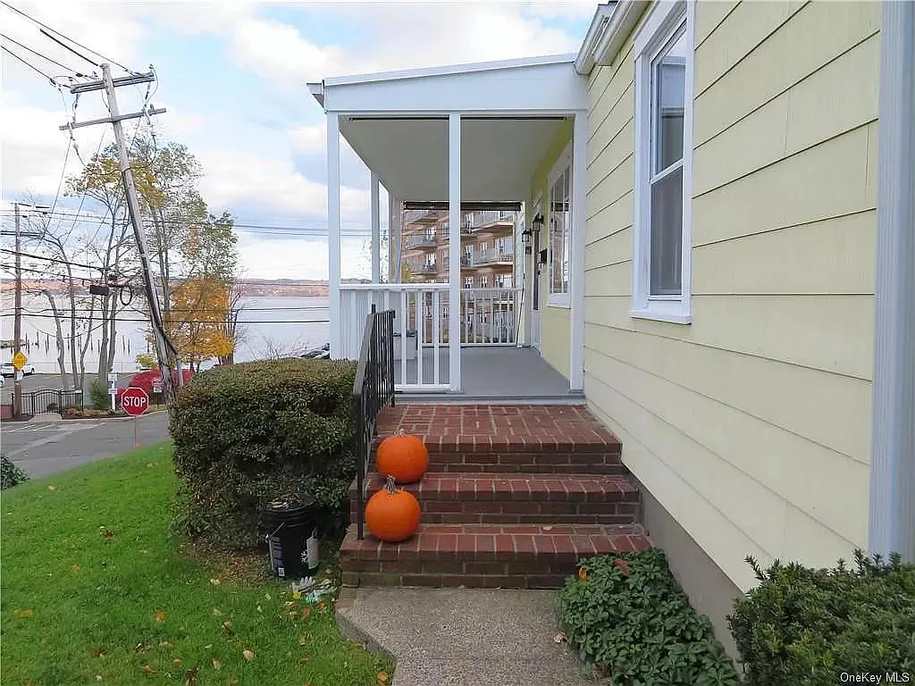 3 bed, 960 sqft, $3,200 — Photo 1
