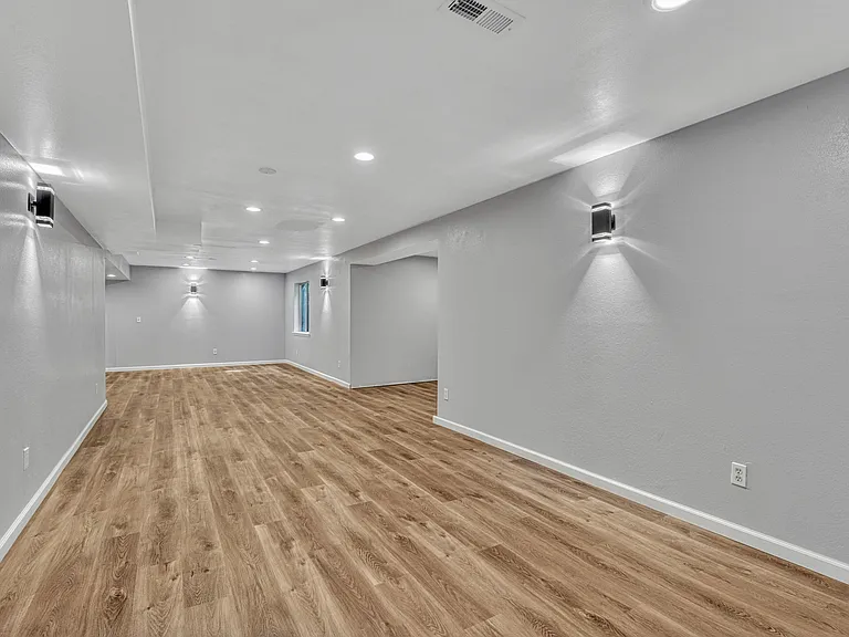 8406 Green Island Cir — Photo 48
