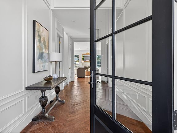 3rd image of 3724 Lakebriar Place