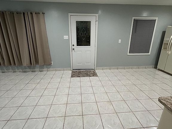 4th image of 1413 E Goulson Ave