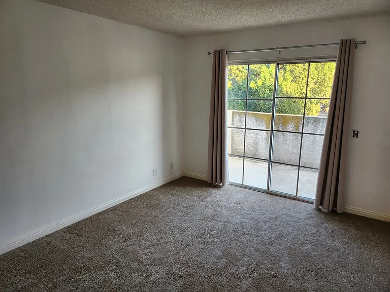 1365 S Park Ave #D — Photo 15