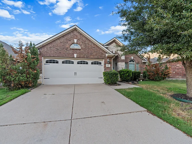 9412 Caliente Dr — Photo 3