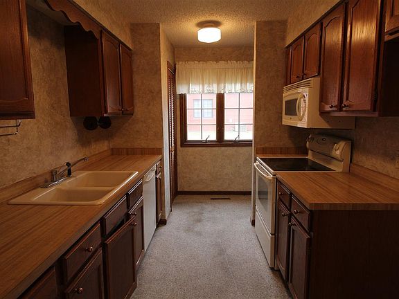 5th image of 518 Blaine St
