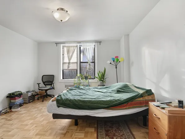 1075 Sheepshead Bay Road image 15 of 32