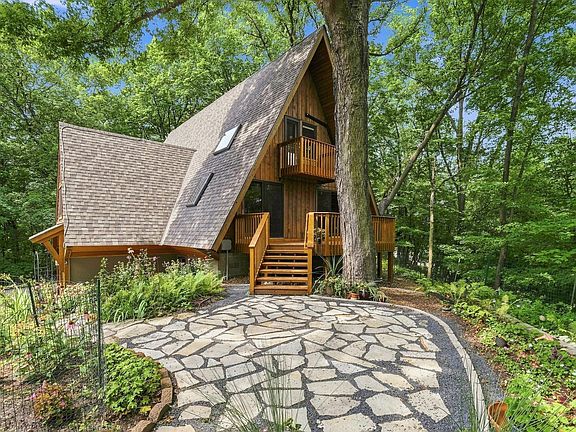 2nd image of 420 Pleasant View Rd