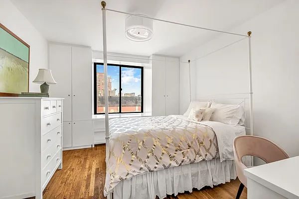 Sold by Sotheby's International Realty | media 8