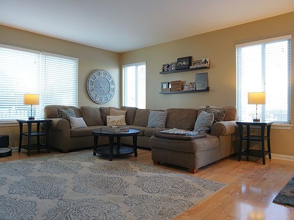 3rd image of 10428 Oxford Dr
