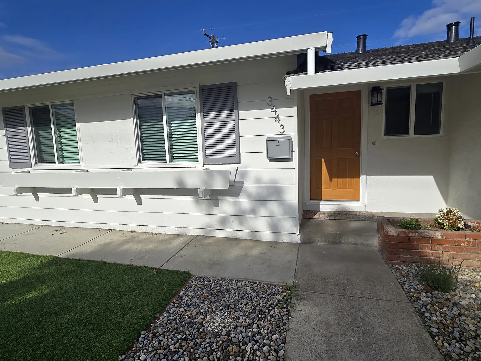 3 bed, 1296 sqft, $4,425 — Photo 2