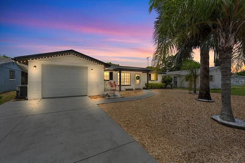 2 bed, 2.0 bath, 1121 sqft, $1,695 — Photo 3