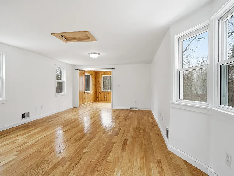 724 Linwood St — Photo 8