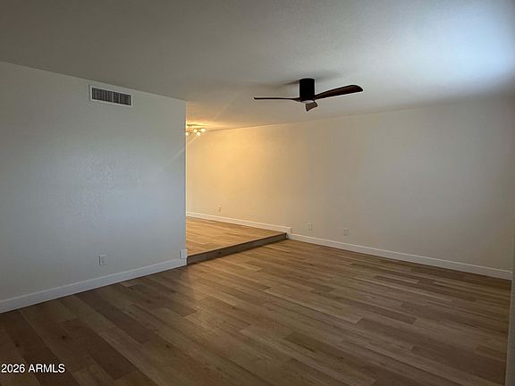 3rd image of 943 N Revere