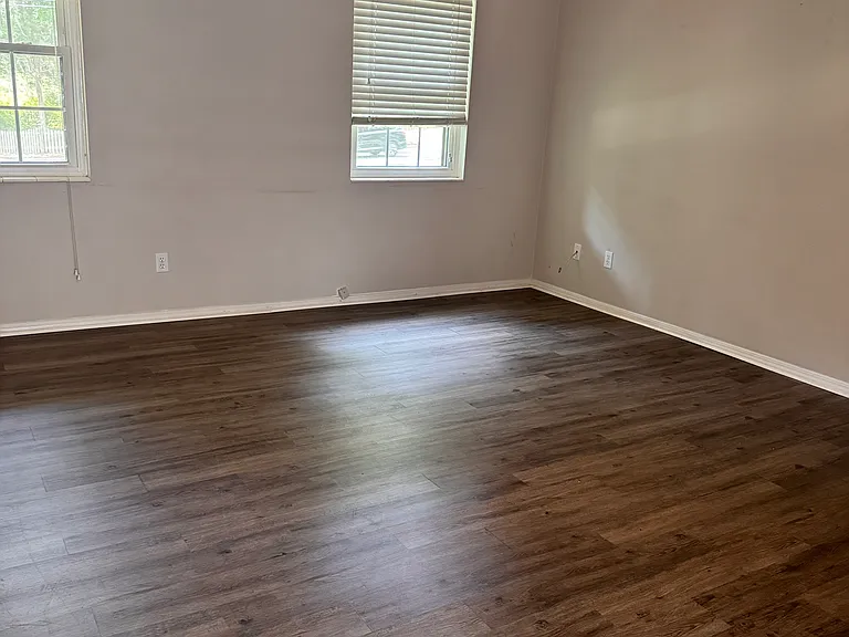 1951 N Meridian Rd #6 — Photo 3