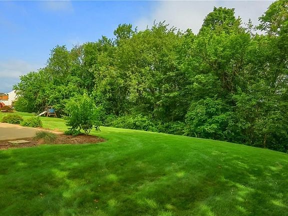 4th image of 126 Northridge Dr