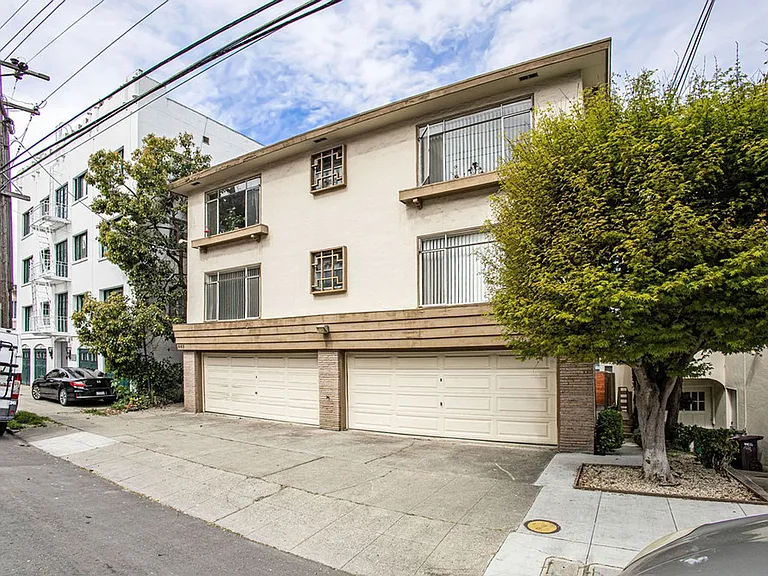 643 Beacon St #2 - 1 bedroom | 1 bath — Photo 2