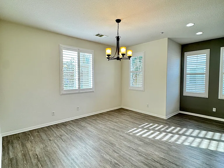 1331 Bayside Cir — Photo 35