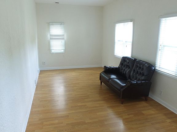 5th image of 1012 Park Ave