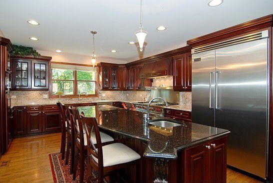 Gourmet kitchen perfect for entertaining.