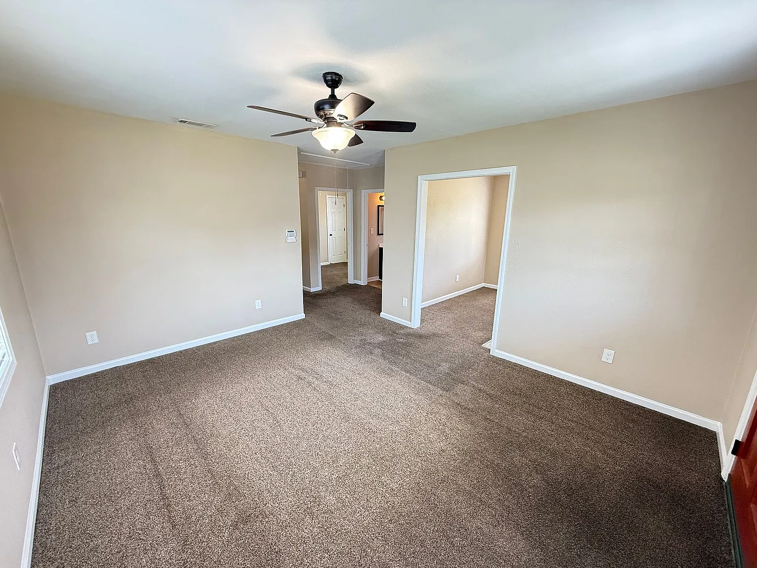 328 W Waldorf Ave — Photo 3