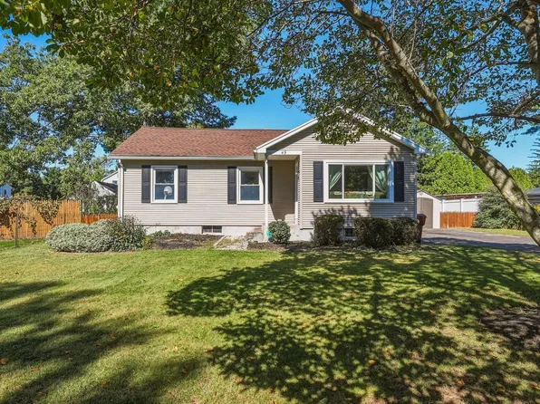 49 Crest St, Ludlow, MA 01056
