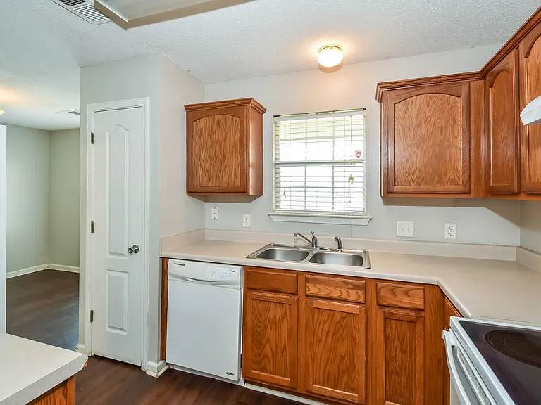 9760 Riggin Dr — Photo 6