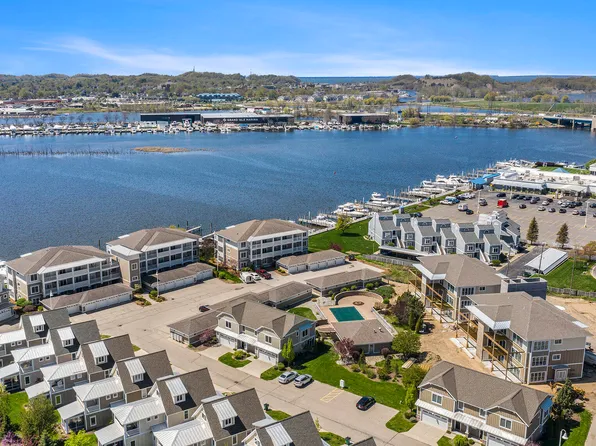 920 W Savidge St #11, Spring Lake, MI 49456