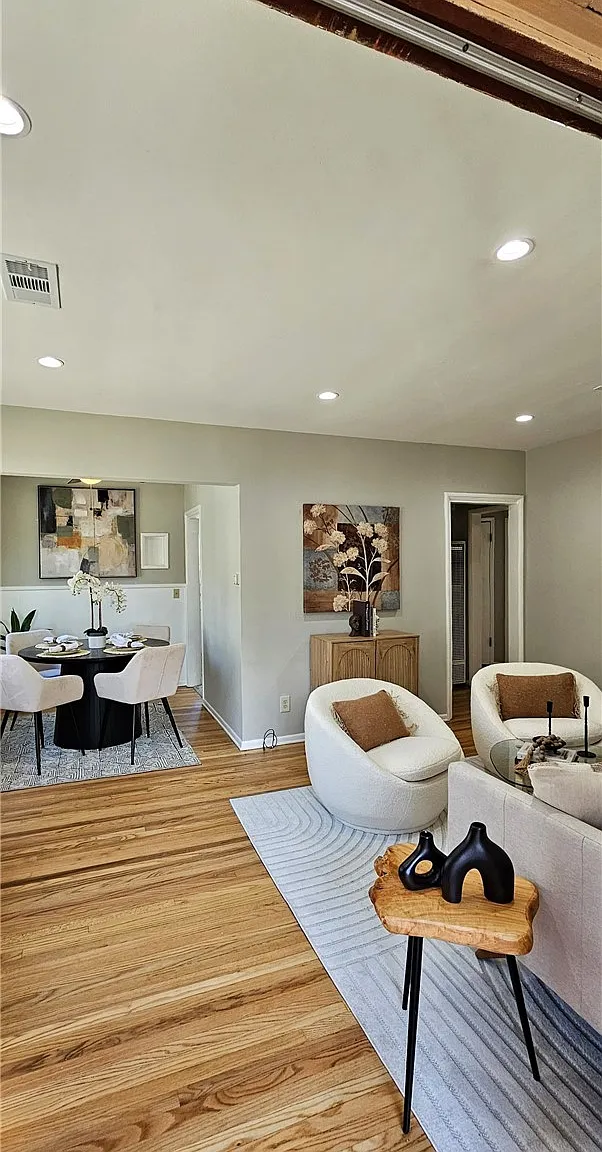 2 bed, 850 sqft, $2,800 — Photo 3