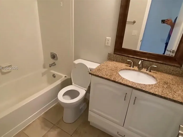 1261 SW 46th Ave #2016 — Photo 12