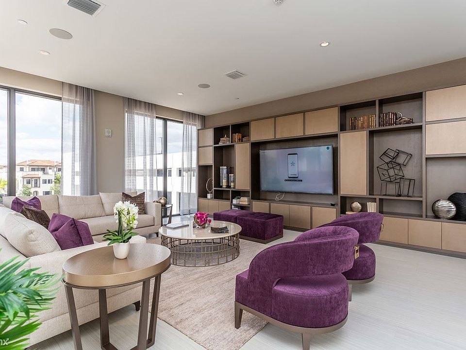 5250-park-doral-fl-clubroom