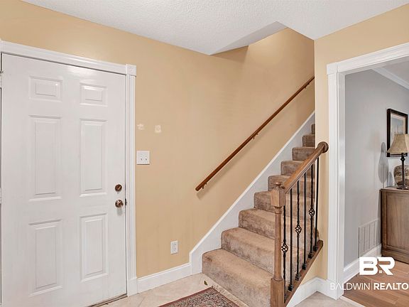 4th image of 100 Moore Cir