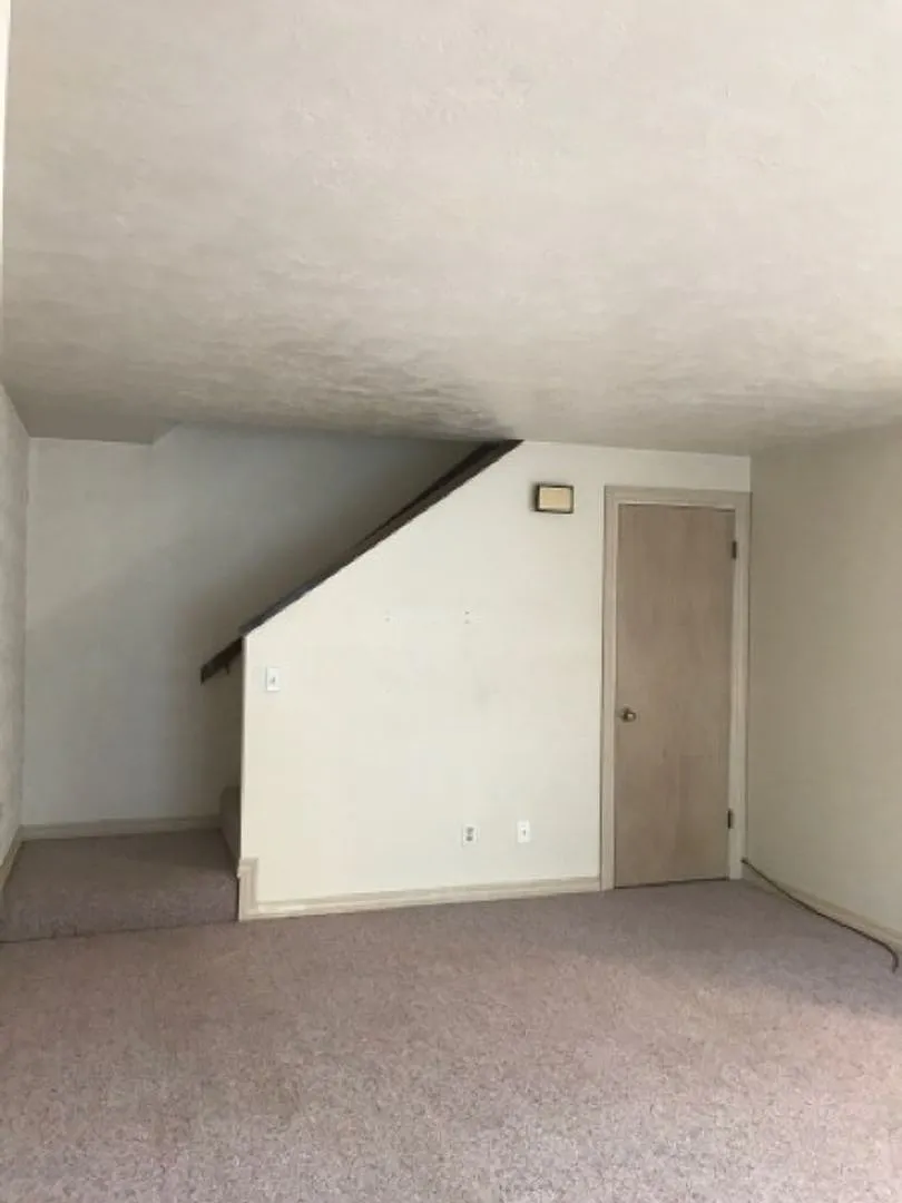 787 Meadows Drive Apt. #2 — Photo 2