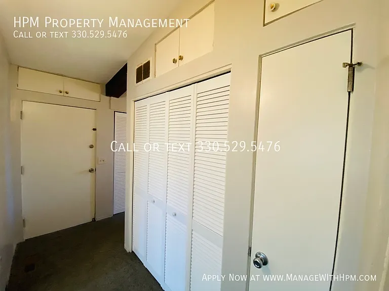 511 Wrexham Ave SW — Photo 13