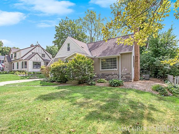 3rd image of 2550 Elmwood Dr SE