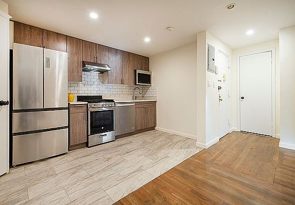 2nd image of 102 Bayard St APT 2