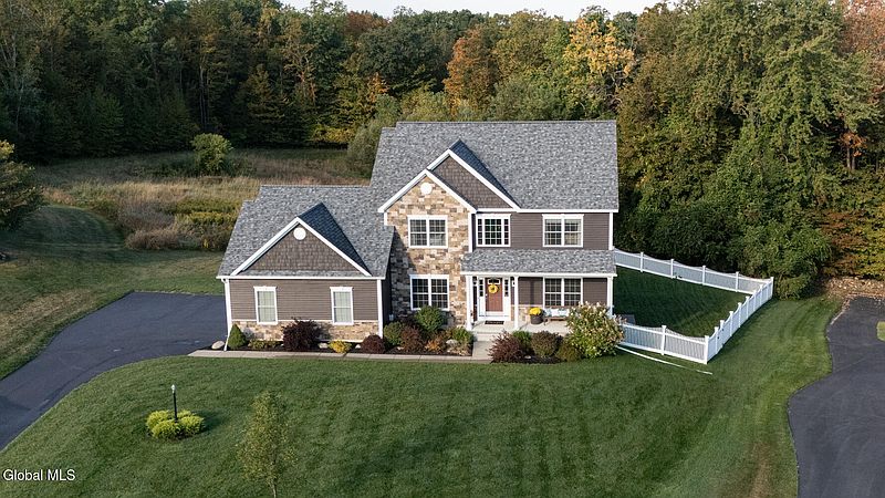 3rd image of 17 Meadowbrook Court