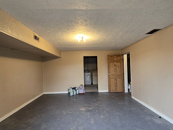 3rd image of 3096 & 3098 Jackson Dr