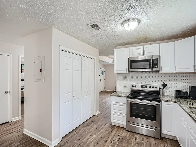 1091 Summer Brook Rd — Photo 11