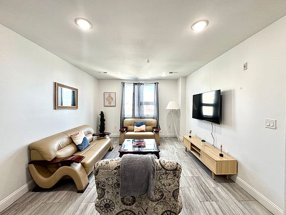 4th image of 925 N Broad St #5E
